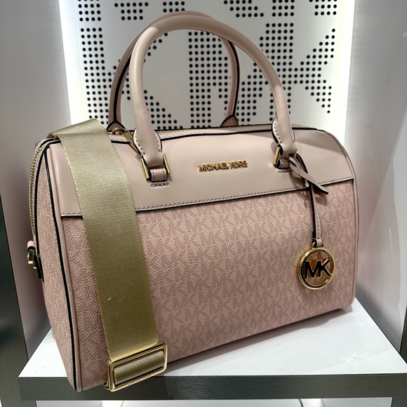 MICHAEL KORS TRAVEL MEDIUM DUFFEL SATCHEL / CROSSBODY LIGHT POWDER BLUSH COLOR - Picture 2 of 16